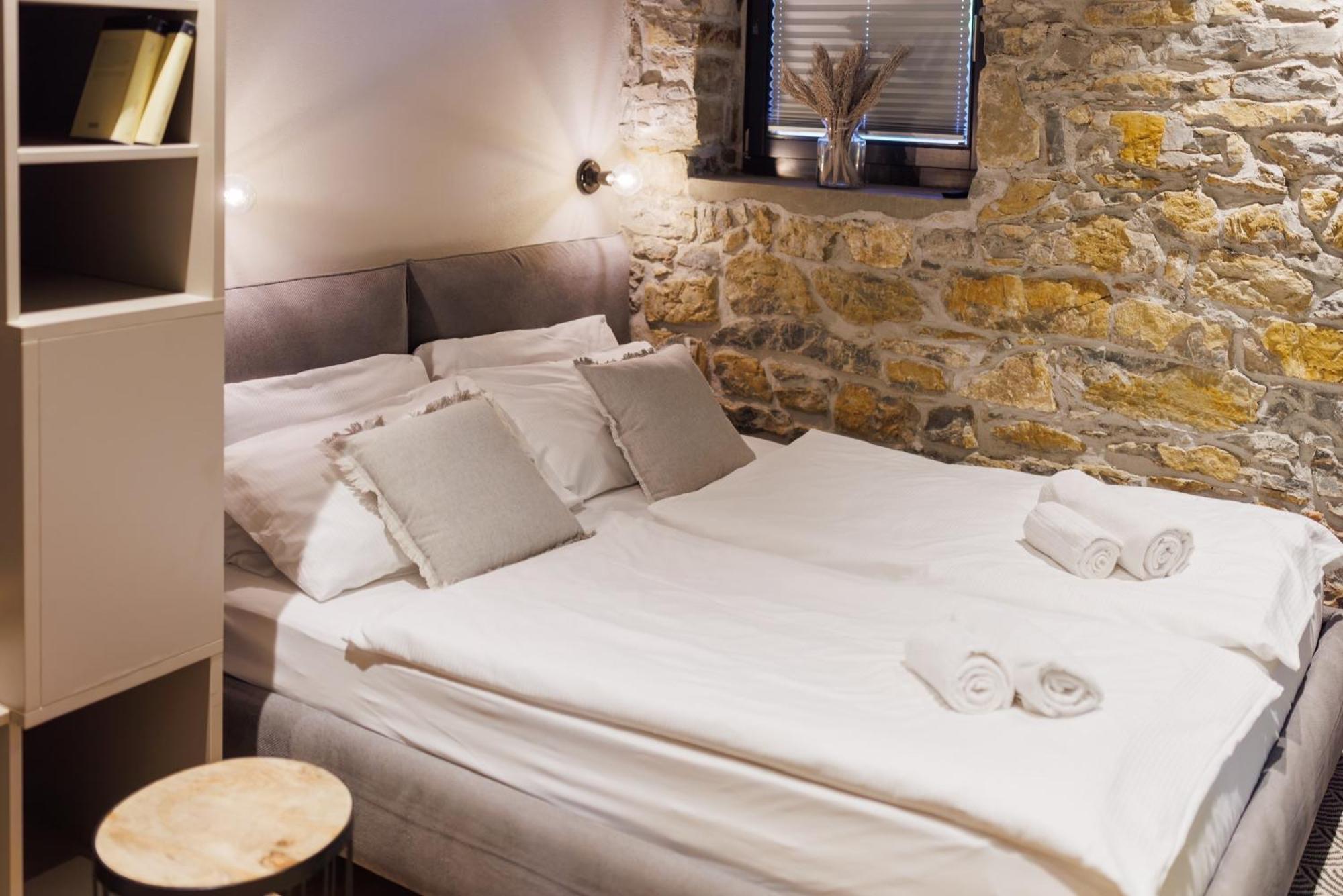 Vila Robida Rooms & Spa Črni Kal Værelse billede